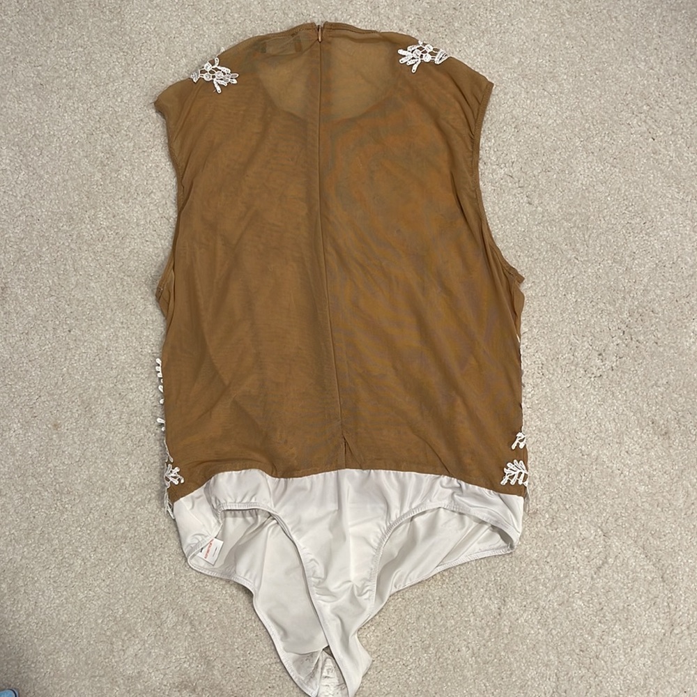 PrettyLittleThing Lace Bodysuit - Picture 3 of 3